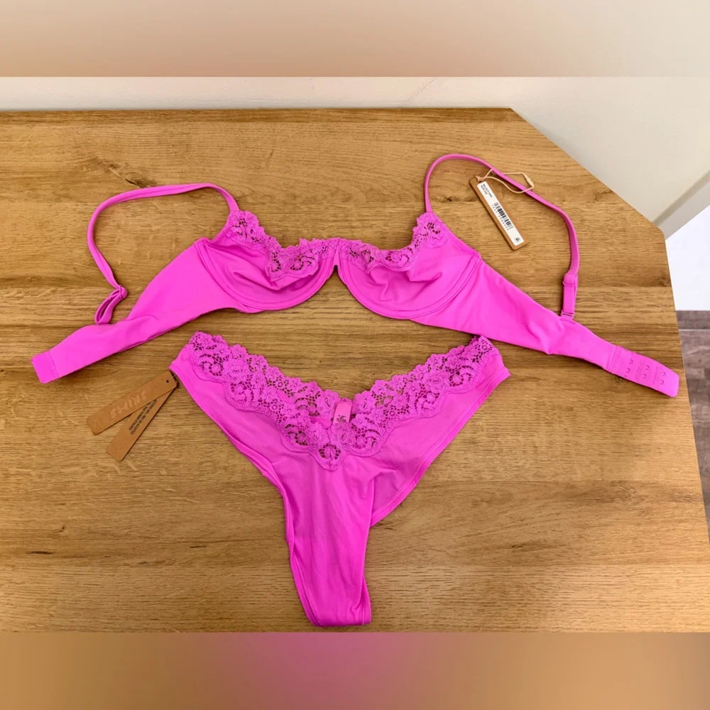 SKIMS Fits Everybody bra and thong set- color Neon Orchid - NWT - Picture 9 of 12